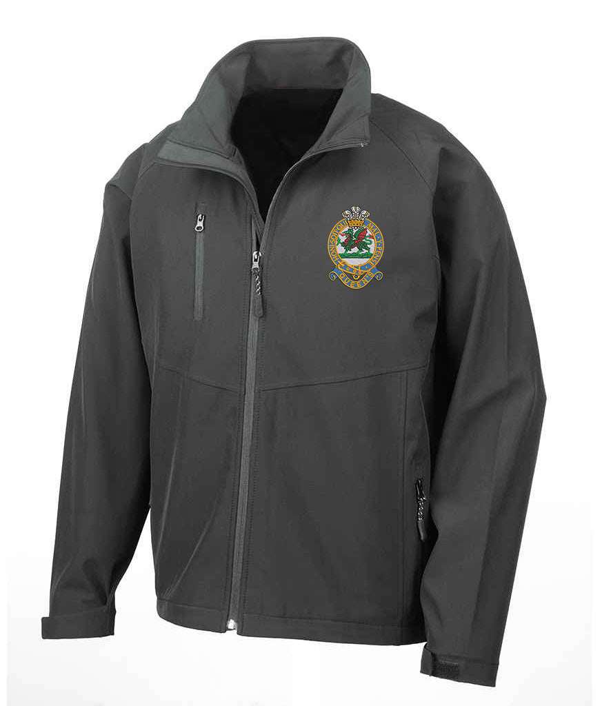 Queens Regiment Soft Shell Jacket, black, embroidered emblem, polyester-elastane blend, showerproof, wind-resistant, breathable.